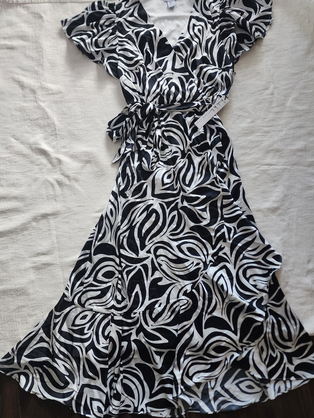 Nicole Miller NWT Black White Abstract Print Wrap Midi Dress Ruffle Sleeve S